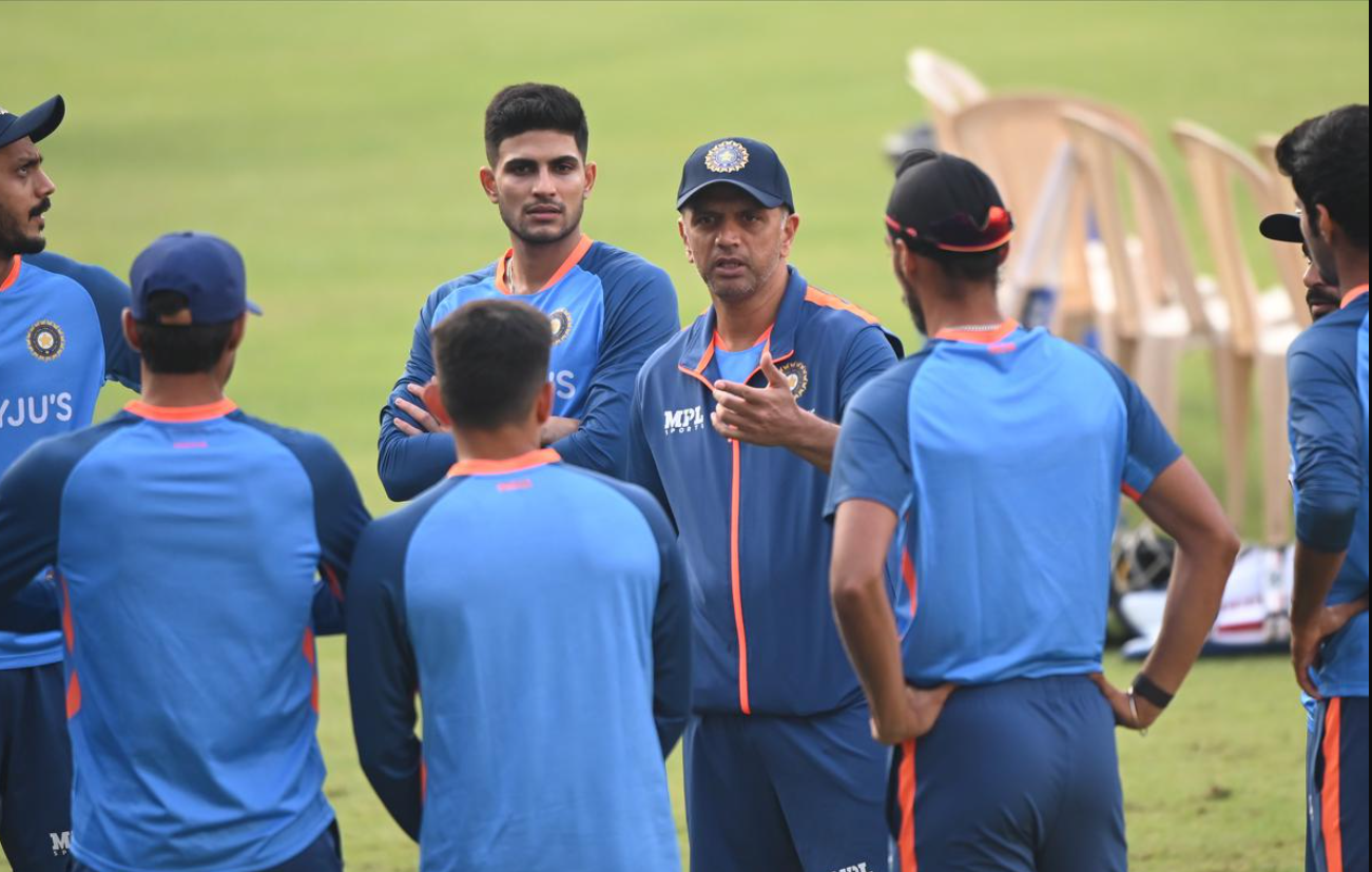 ஜெயிக்கனும்னு ஆசை இருந்தா இவர டீம்ல இருந்து தூக்கிடுங்க; ஐடியா கொடுக்கும் முன்னாள் வீரர் !!