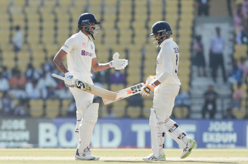 ஆஸ்திரேலிய பந்துவீச்சாளர்களின் பொறுமையை சோதித்த ஜடேஜா- அக்‌ஷர் பட்டேல்; வலுவான நிலையில் இந்திய அணி !!