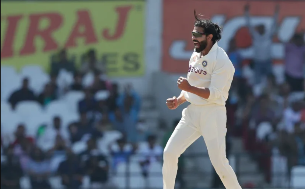 இந்த ஒரு ஆள தவிர வேற யாரும் ஜடேஜா கிட்ட நெருங்க கூட முடியாது… இவர் தான் நம்பர் 1; முன்னாள் வீரர் பாராட்டு !!