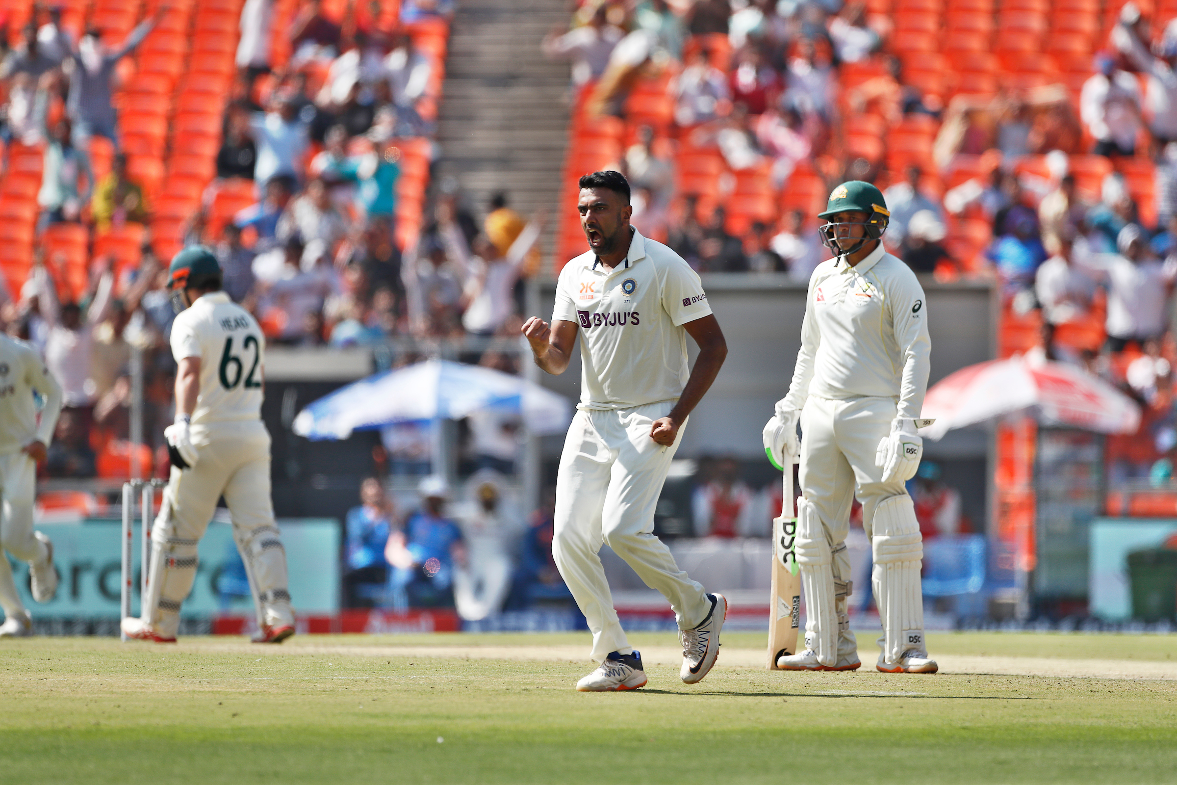 வீடியோ: டெஸ்ட் என்னோட கோட்டடா.. டிராவிஸ் ஹெட் விக்கெட்டை ஸ்கெட்ச் போட்டு எடுத்து, டெஸ்ட் மாஸ்டர்ன்னு காட்டிய அஸ்வின்! 4