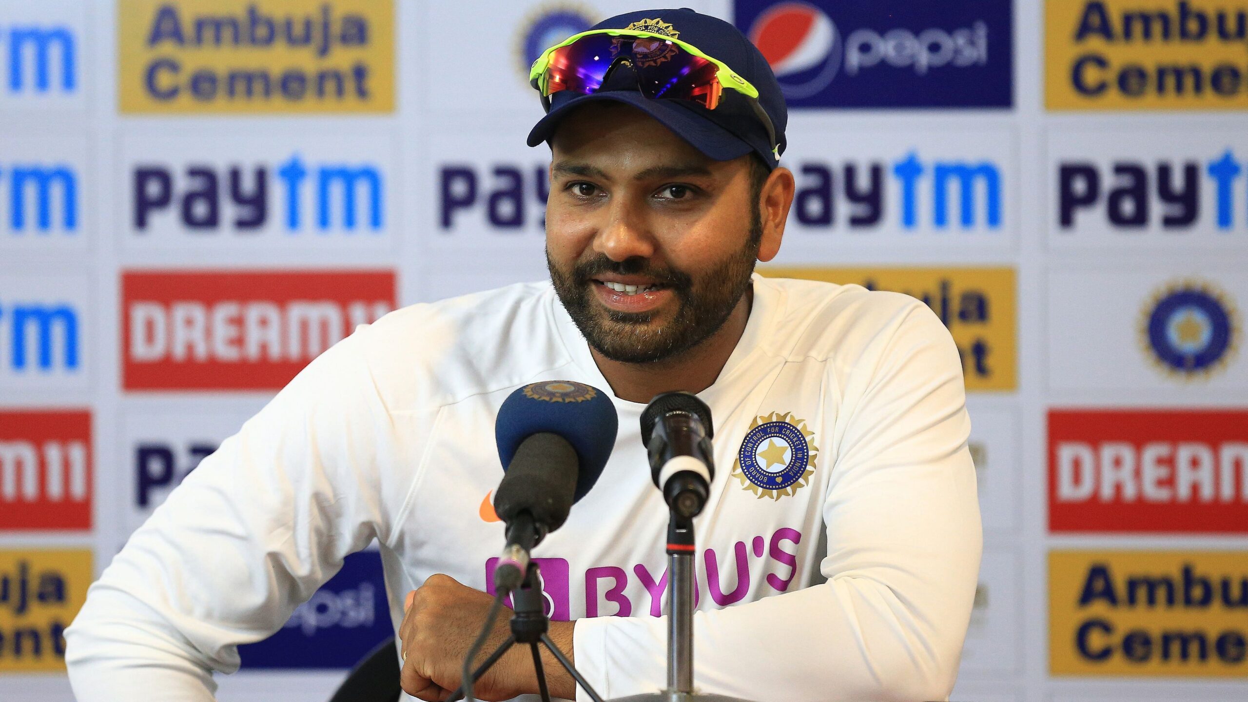 அந்த பிளேயருக்கு இன்னும் நிறைய வாய்ப்பு கொடுக்கணும், உடனே டீமவிட்டு தூக்கக்கூடாது - ரோகித் சர்மா பேச்சு! 3