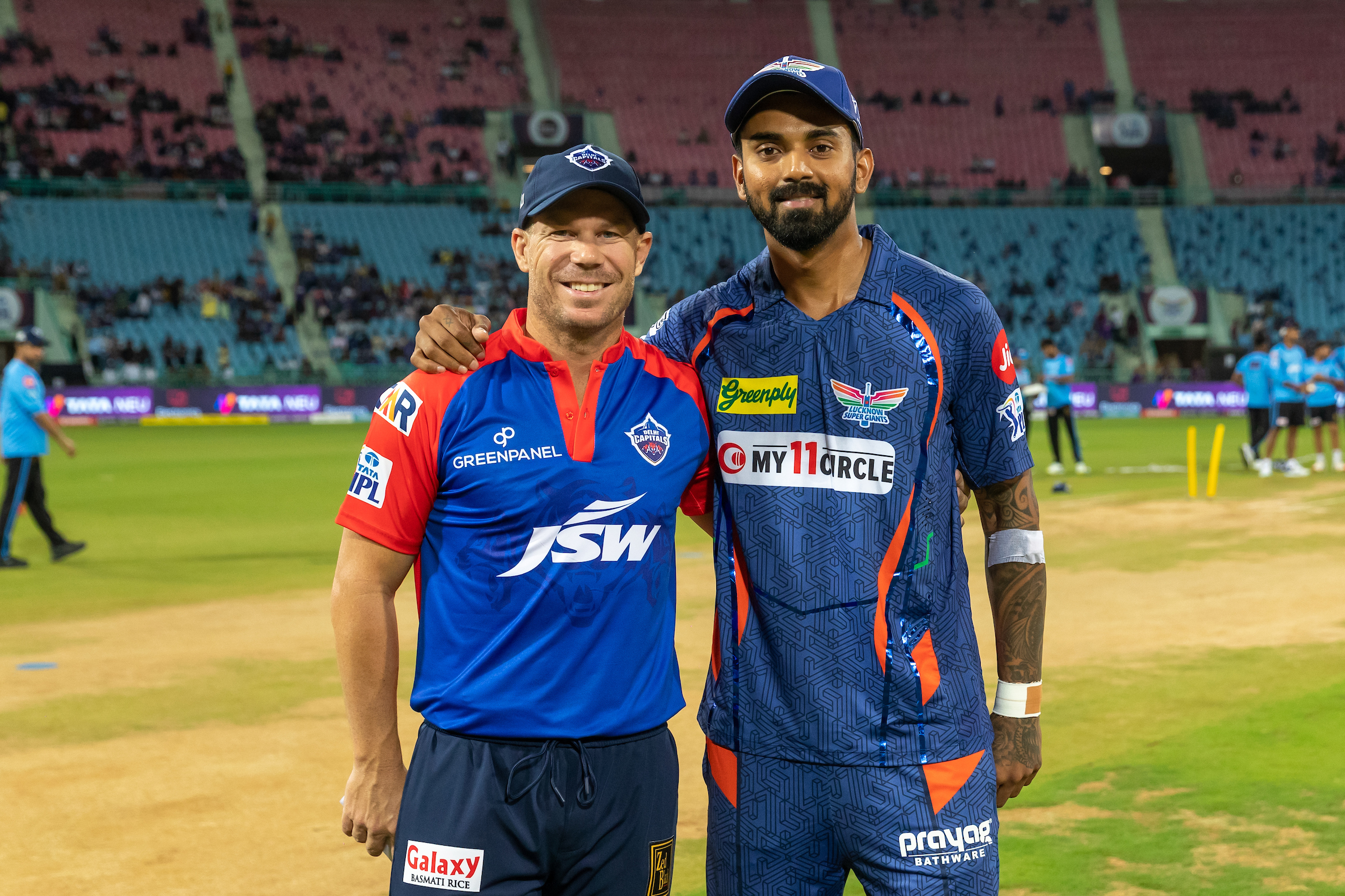 வீடியோ: 2 பந்தில் 2 விக்கெட்.. மின்னல் வேகத்தில் பறந்த ஸ்டம்ப்... பந்துவீச்சில் மிரட்டிய மார்க் வுட்! 2
