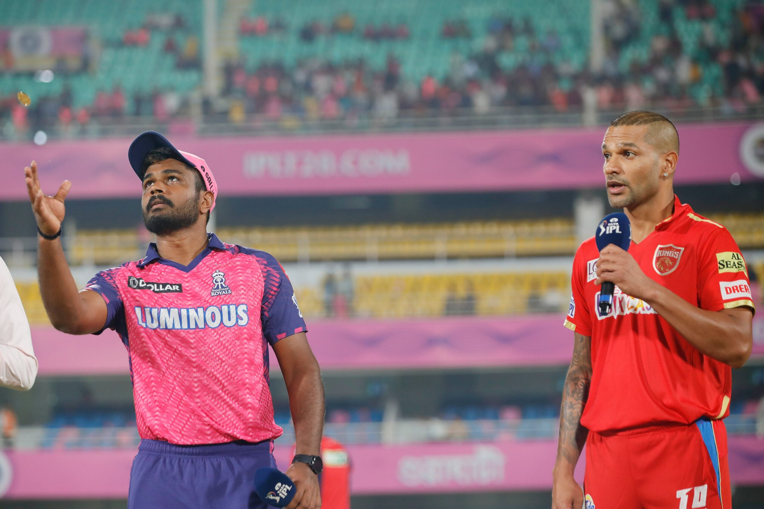 தோனி பாணியில் அணியை தேர்வு செய்த சஞ்சு சாம்சன்... முதலில் பவுலிங் செய்கிறது... பிளேயிங் லெவனில் அப்படி என்னா இருக்கிறது? - உள்ளே பார்க்கலாம்! 2