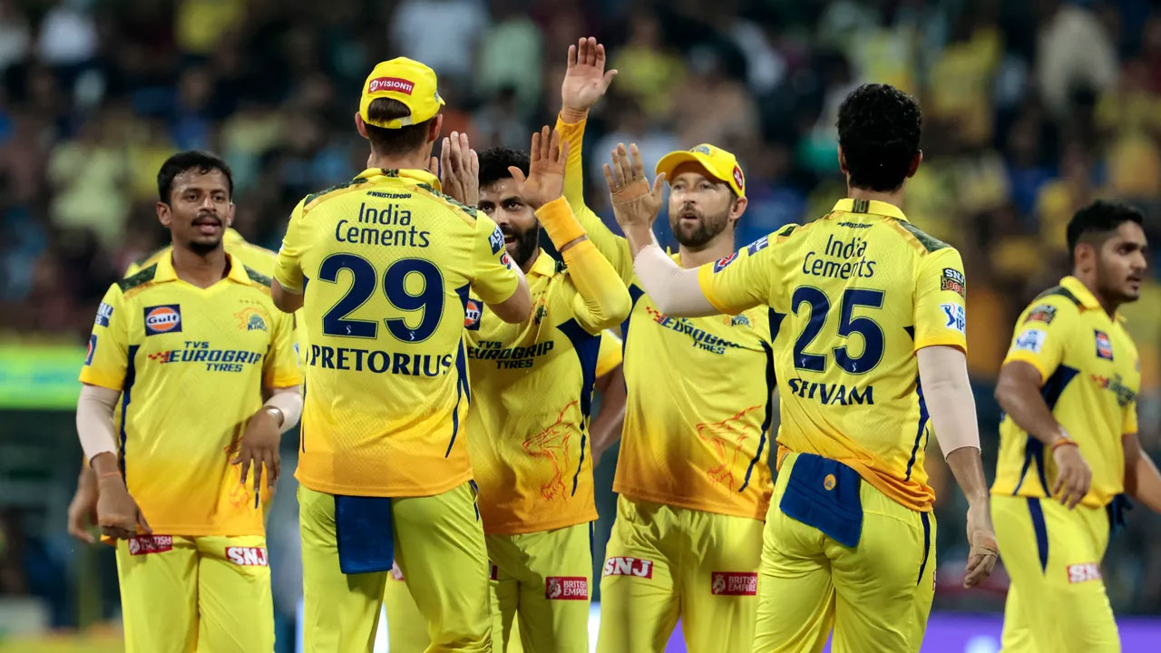 ஜடேஜா, சான்ட்னர் சுழலில் சிக்கி சின்னாபின்னமான மும்பை இந்தியன்ஸ் அணி… சிஎஸ்கே அணிக்கு 158 ரன்கள் இலக்கு!