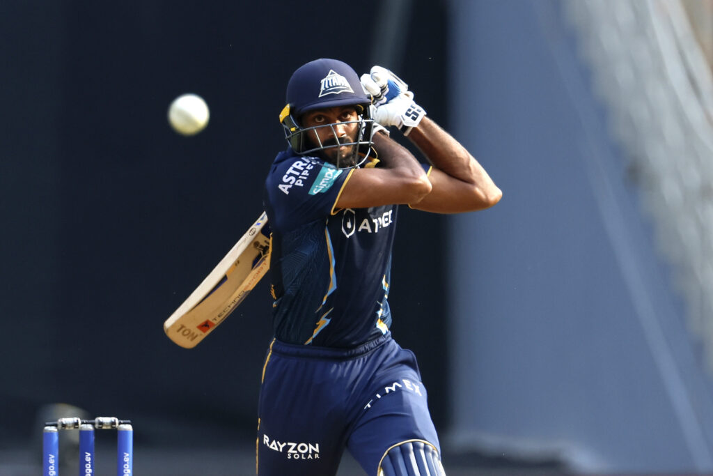 வீடியோ: இப்போ பேசுங்கடா… பேட்டிங்ல இவானான்னு நினைத்தவர்களுக்கு.. கடைசி ஓவரில் ஹாட்ரிக் சிக்ஸ் அடித்து வாயடைத்த விஜய் சங்கர்!