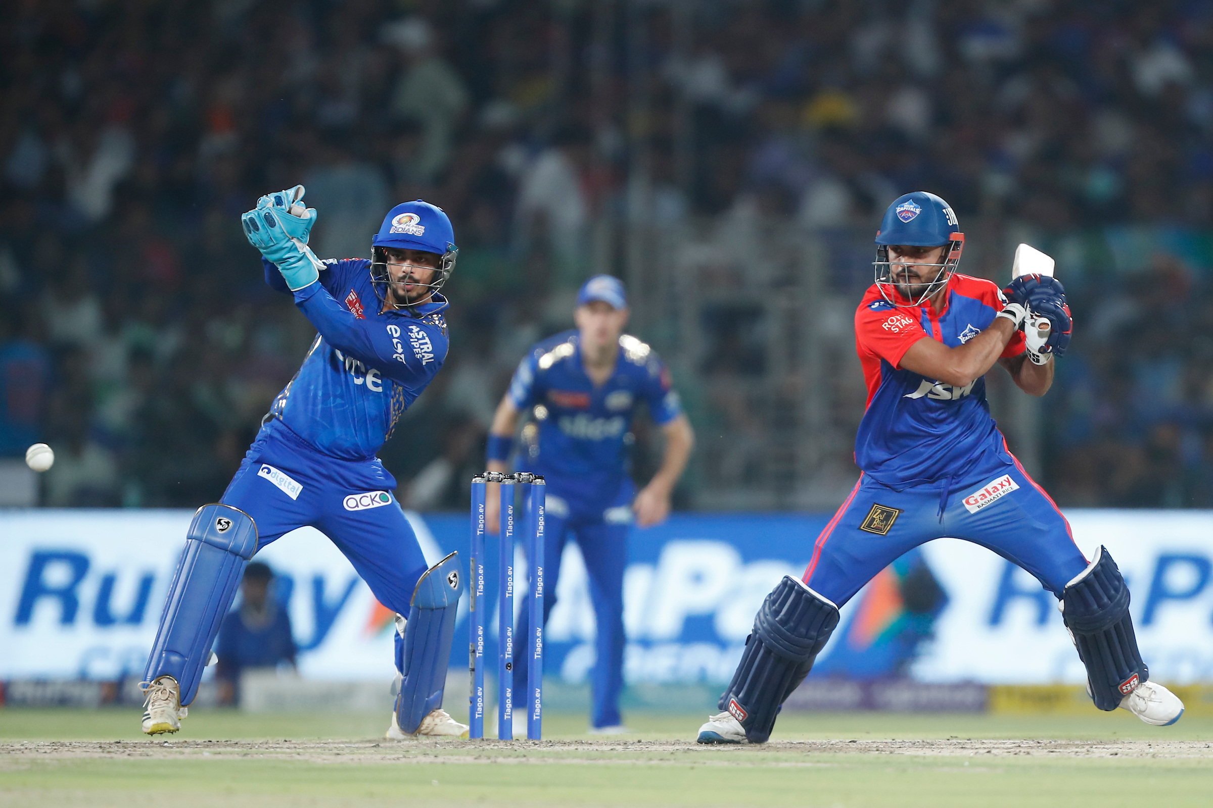 வீடியோ: பேட்டிங்ல நான் ஹெட்மாஸ்டர்டா.. ஸ்பின்னரை ஆடுவதற்கு... ரைட் ஹேண்ட் பேட்டிங் செய்த டேவிட் வார்னர்! 4