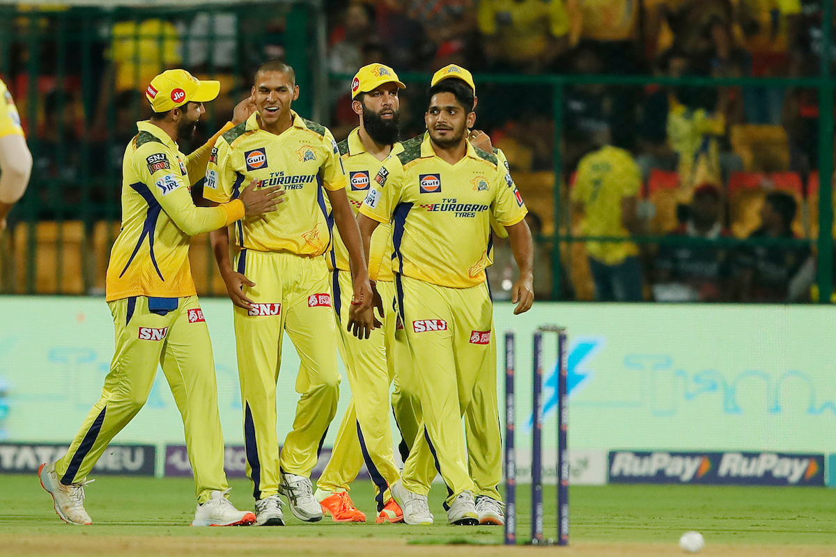 தல கணக்கு தப்பாகுமா..? சளைக்காமல் சண்டை செய்த மேக்ஸ்வெல்- டூபிளசிஸ்… இரண்டே ஓவரில் தலைகீழாக மாறிய போட்டி; சென்னை அணி தரமான வெற்றி !!