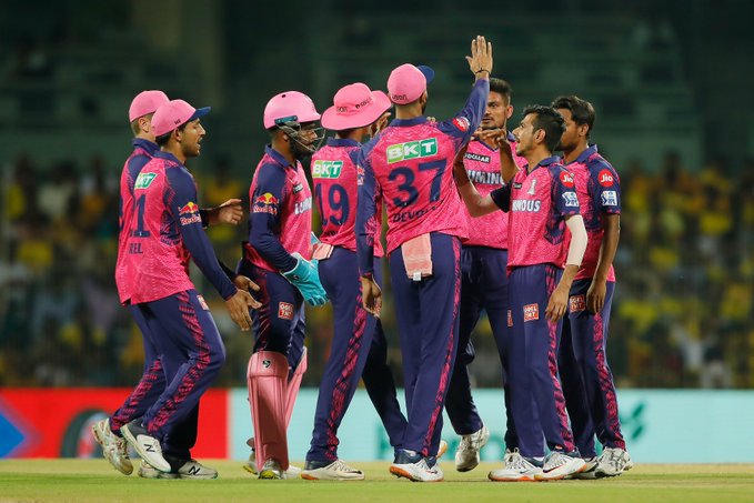 கடைசி பந்து வரை பதட்டம்… பரபரப்பான போட்டியில் போராடி தோற்றது சென்னை சூப்பர் கிங்ஸ் அணி !!