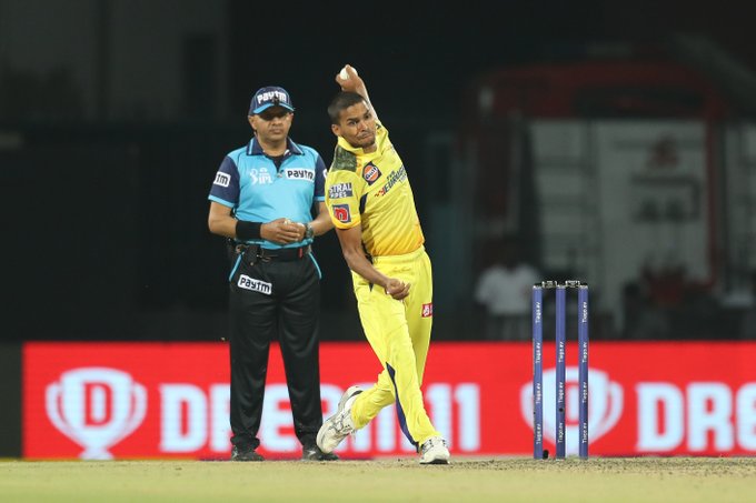 தோனி விளையாடுவாரா..? சீனியர் வீரர் விலகல்; பெங்களூர் அணியுடனான போட்டிக்கான சென்னை அணி இது தான் !! 4