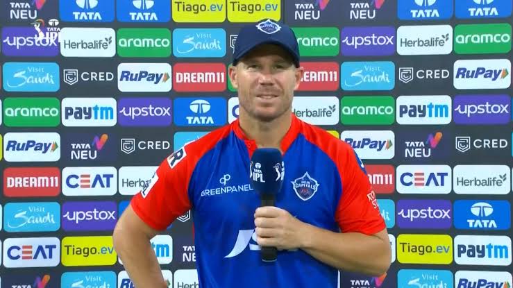 சொந்த கிரவுண்டில் வின் பண்ணீறலாம்ன்னு இருந்தேன்.. எல்லாத்தையும் காலி பண்ணீட்டான், எங்களோட தோல்விக்கு காரணம் இவர்தான் – போட்டி முடிந்தபின் புலம்பிய டெல்லி கேப்டன் டேவிட் வார்னர்!