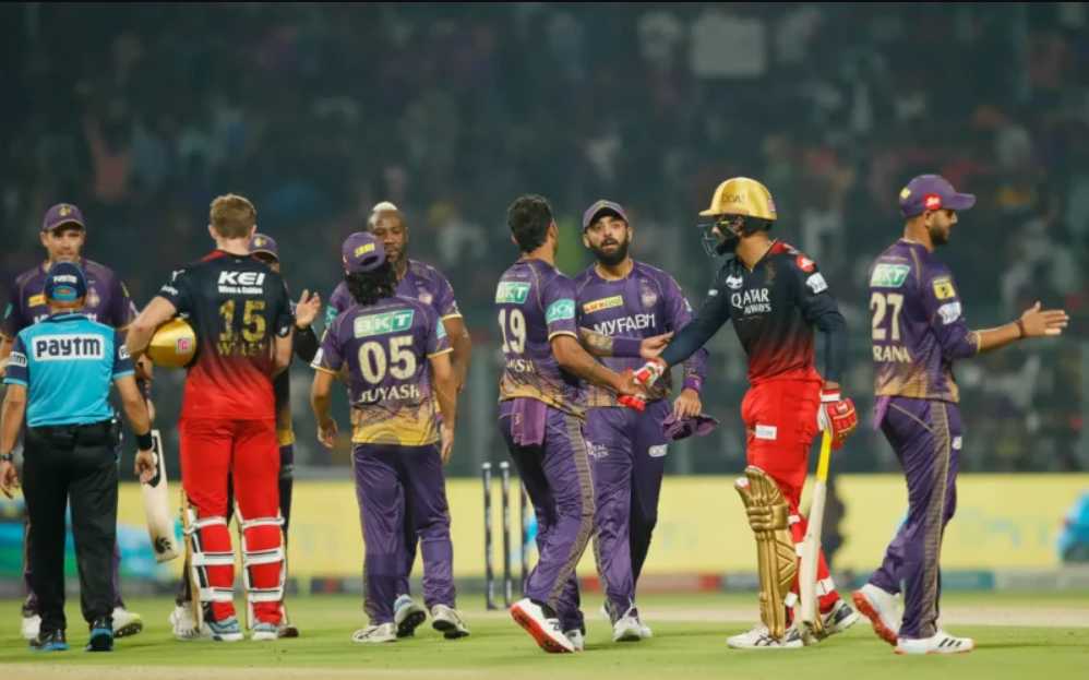 இது தாண்டா உண்மையான “RCB”… மிக மோசமான தோல்வியை சந்தித்த பெங்களூர் அணி; வச்சு செய்யும் ரசிகர்கள் !!
