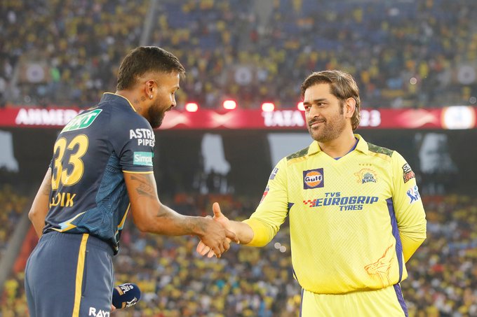 தல தோனி தான் நமக்கு எப்பவும் கேப்டன்… விராட் கோலிக்கு இடம் இல்ல்லை; சிறந்த ஆடும் லெவனை தேர்வு செய்த மேத்யூ ஹைடன் !!