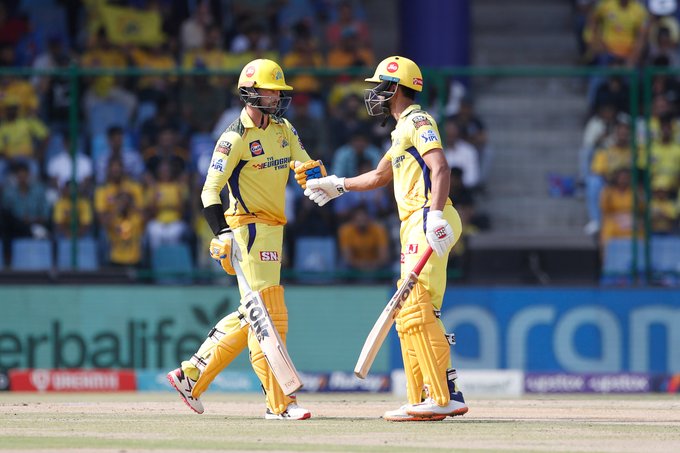 டீவன் கான்வே, ருத்துராஜ் கெய்க்வாட் மிரட்டல் பேட்டிங்; டெல்லி அணிக்கு இமாலய இலக்கை நிர்ணயித்தது சென்னை அணி !!