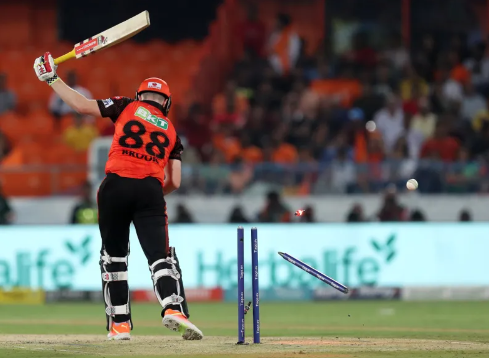 இன்னுமாடா இவன நம்புறீங்க…? 13 கோடியும் தண்டம் தான்; தொடர்ந்து சொதப்பும் நட்சத்திர வீரர்; வச்சு செய்யும் நெட்டிசன்கள் !!