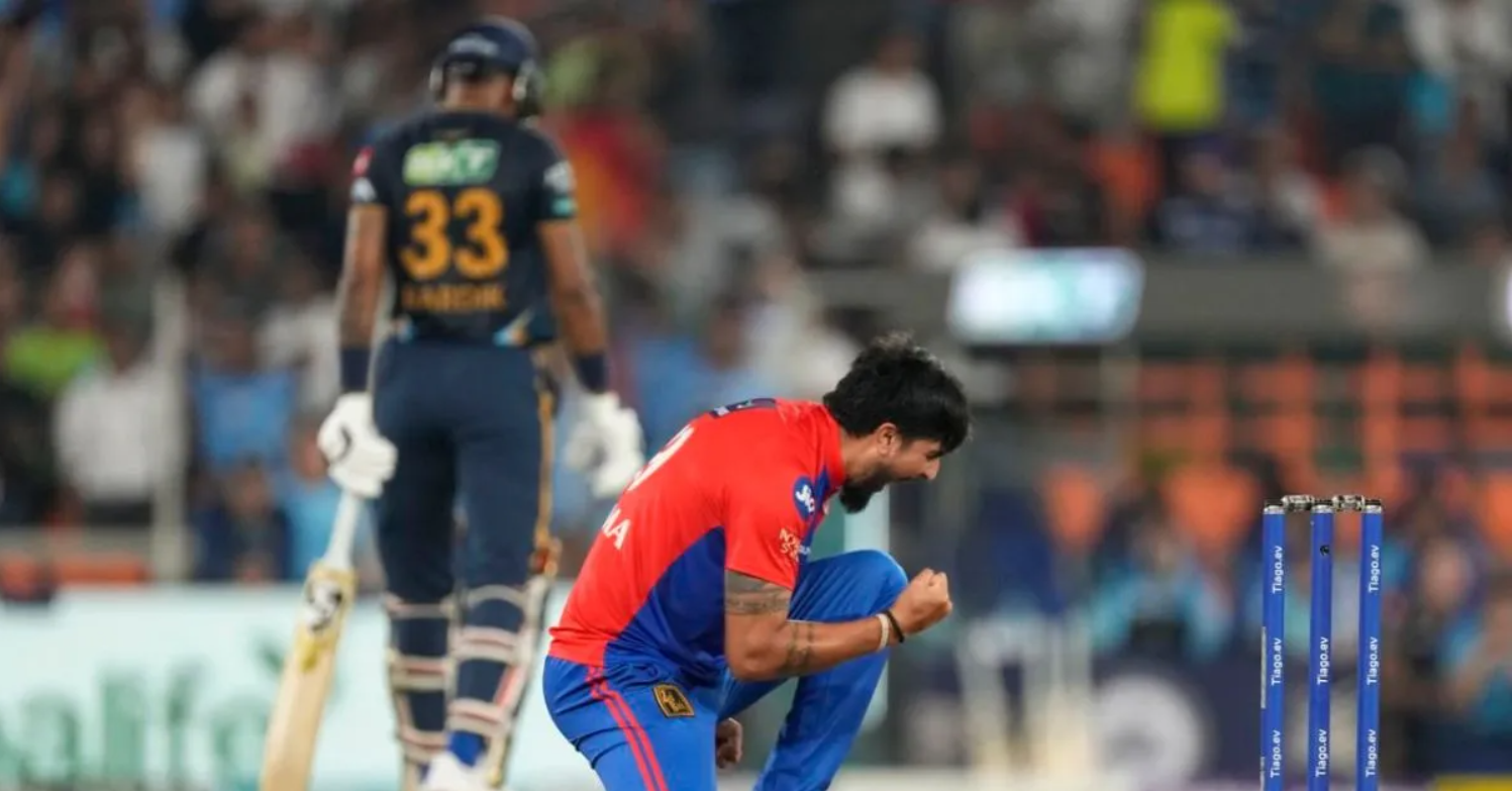 வீடியோ; உன் வயசு என் அனுபவம்டா தம்பி… தோல்வி பயத்தை காட்டிய ராகுல் திவாட்டியா; சரியான நேரத்தில் விக்கெட்டை எடுத்த இஷாந்த் சர்மா !!