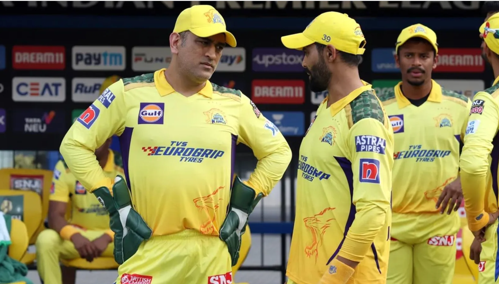 நீங்கல்லாம் அம்பயாரா இல்ல தோனி ஃபேனாடா... தோனிக்கு சாதகமாக நடுவர்கள் நடக்கிறார்கள் - புதிய சர்ச்சையை கிளப்பிய முன்னாள் ஆஸி வீரர்! 4