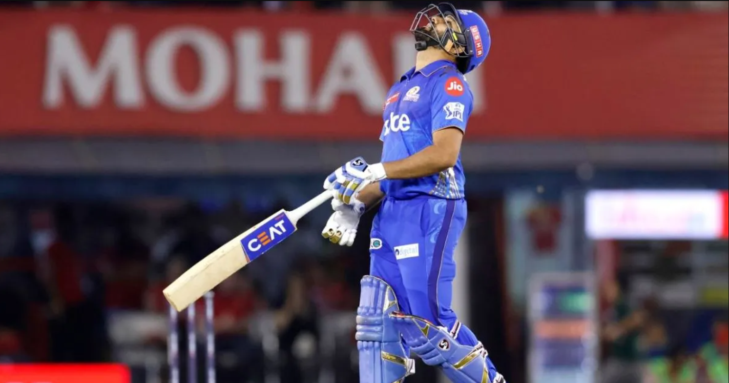 இன்னும் ஒரு போட்டில சொதப்பினாலும் ரொம்ப கஷ்டம் தான்… மிக மோசமான சாதனை படைத்த ஹிட்மேன் ரோஹித் சர்மா !!