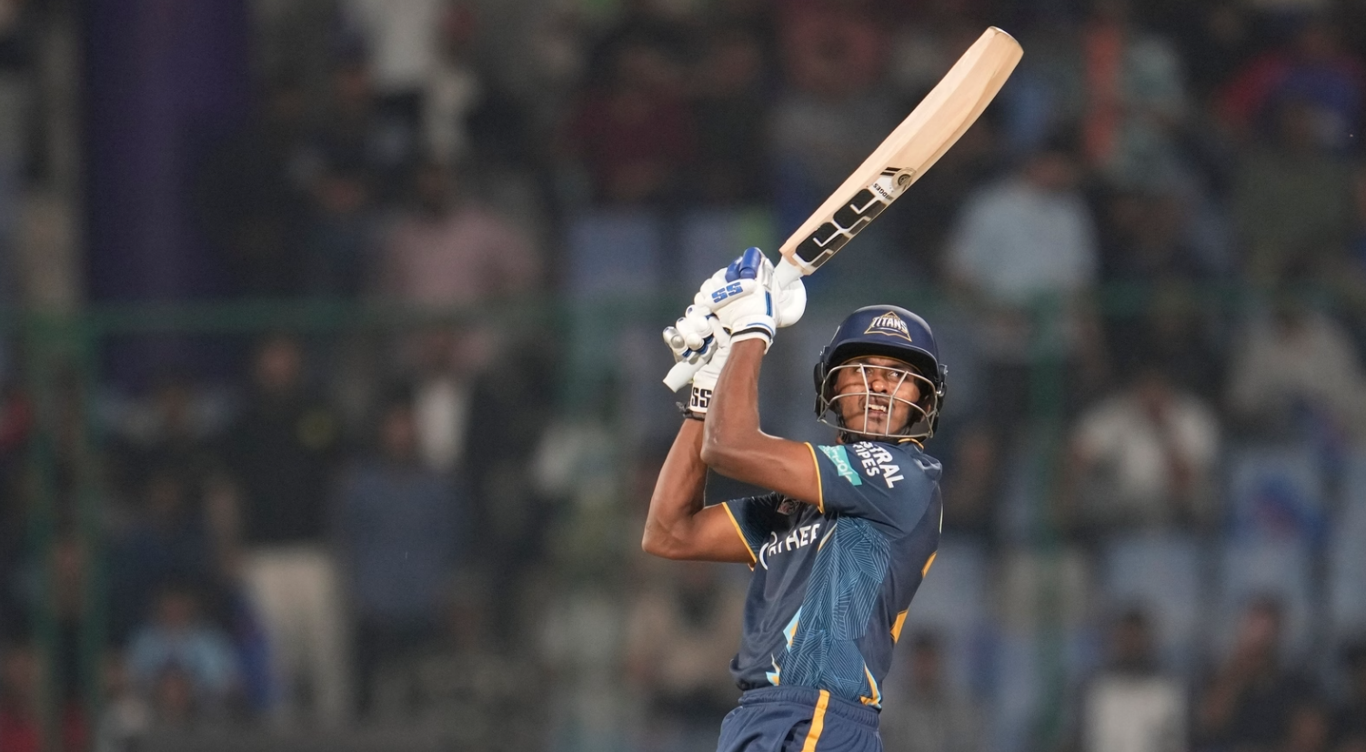 இது எங்க இடம்… ரன் வேட்டை நடத்திய சாய் சுதர்சன், சஹா; சென்னை சூப்பர் கிங்ஸிற்கு இமாலய இலக்கு !!