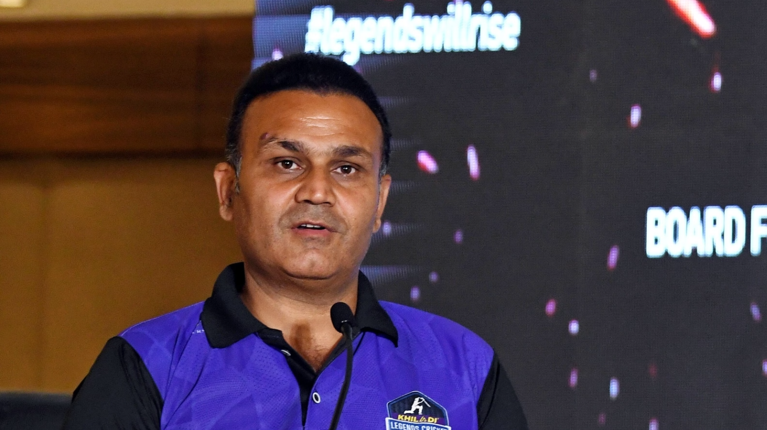 அது மோஹித் சர்மாவுக்கு தெரியாதா..? உங்களுக்கு தான் எல்லாம் தெரியும்னா நீங்களே போய் பந்துவீச வேண்டியது தானா; விரேந்திர சேவாக் காட்டம் !!