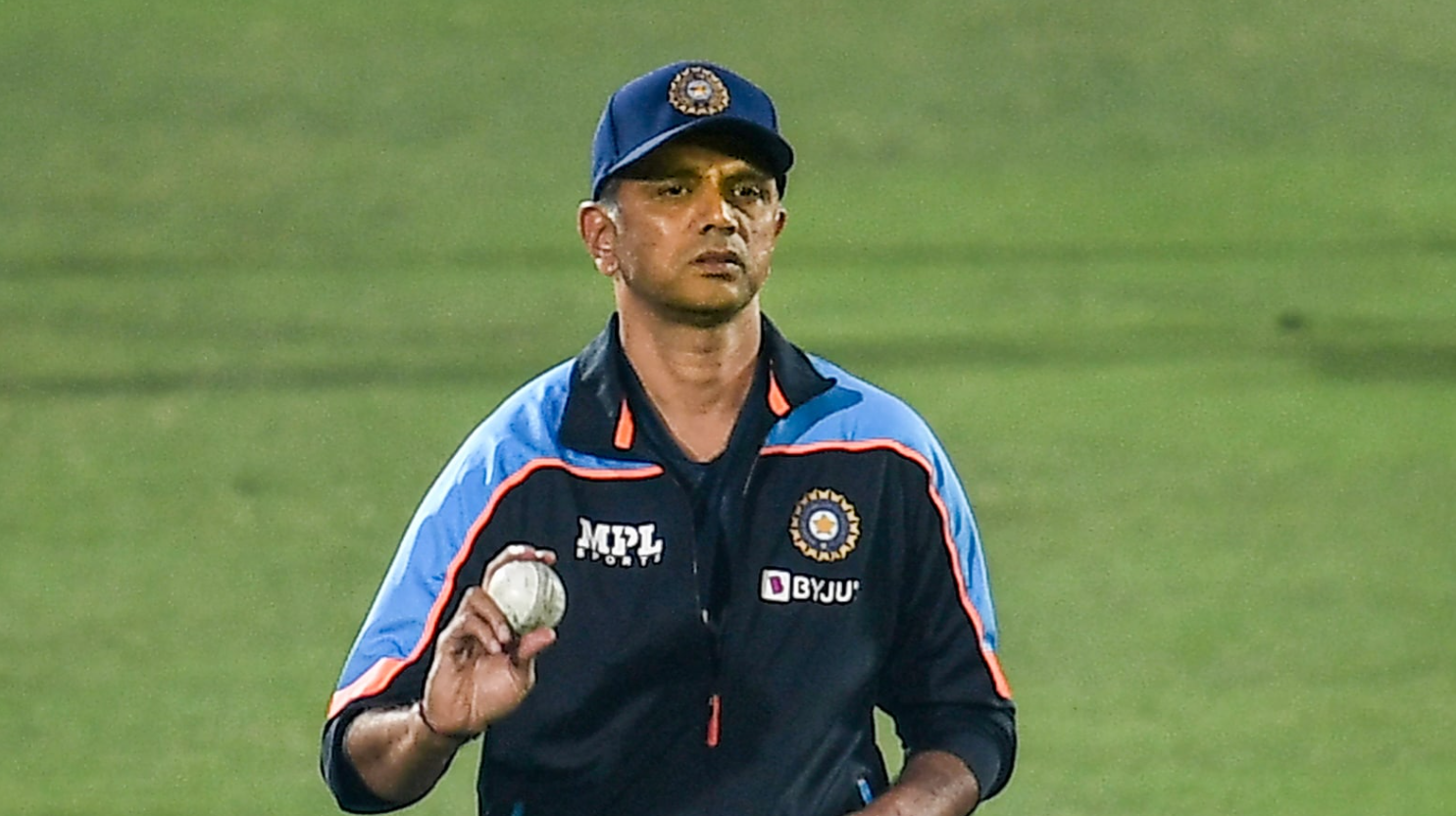 இப்படி ஒரு ஆள தான் தேடிட்டு இருக்கோம்… இந்திய அணியின் படுதோல்விக்கு இது மட்டும் தான் காரணம்; ராகுல் டிராவிட் ஓபன் டாக் !!