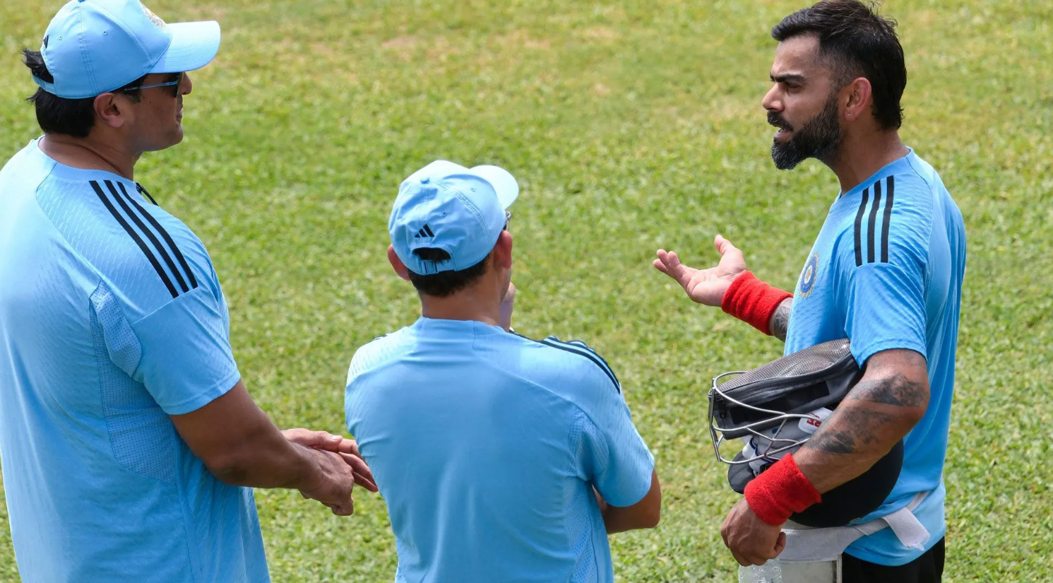 பாவம்டா இந்திய அணி,அவுங்கள திட்டுறதுல எந்த பயனும் இல்லை ; இந்திய அணிக்கு ஆதரவாக பேசிய முன்னால் வீரர் !! 4 பாவம்டா இந்திய அணி,அவுங்கள திட்டுறதுல எந்த பயனும் இல்லை ; இந்திய அணிக்கு ஆதரவாக பேசிய முன்னால் வீரர் !! 4