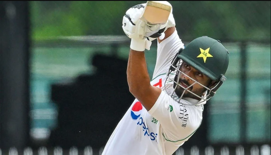 150 வருட கிரிக்கெட் வரலாற்றில் யாருமே செய்யாத சாதனை... உலக சாதனை படைத்த பாகிஸ்தான் வீரர் ஷகீல் !! 3