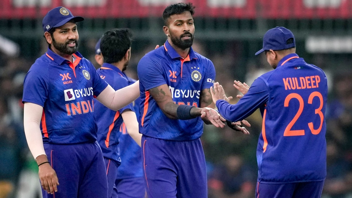 ஹர்திக் பாண்டியா இருக்கும் போது இவர் எதுக்கு..? இஷான் கிஷன் வேண்டாம்; முதல் ஒருநாள் போட்டிக்கான ஆடும் லெவனை தேர்வு செய்த ஆகாஷ் சோப்ரா !!