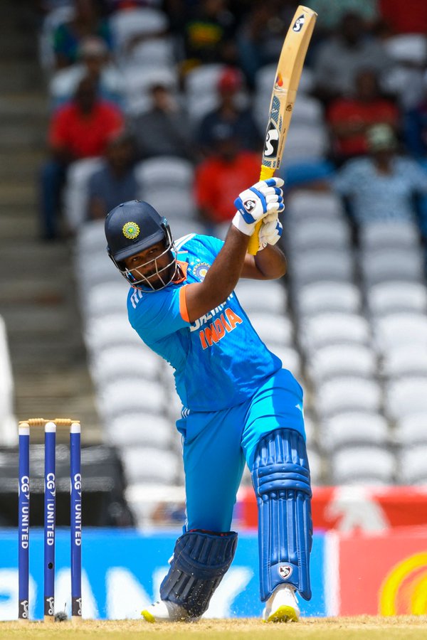 போட்டி போட்டு விண்டீஸ் அணியின் பந்துவீச்சை பொளந்து கட்டிய இந்திய வீரர்கள்; 351 ரன்கள் குவித்தது இந்திய அணி !! 4