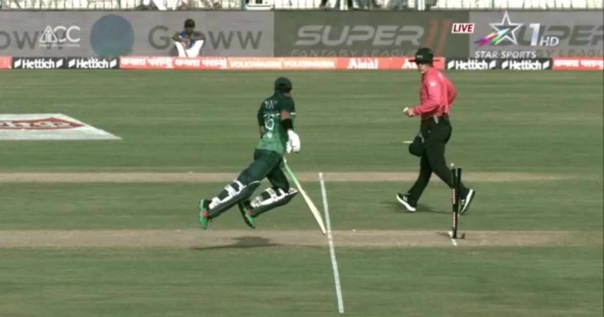 வீடியோ; சிறுபிள்ளை தனமாக விக்கெட்டை இழந்த முகமது ரிஸ்வான்… சிரிப்பாய் சிரிக்கும் ரசிகர்கள் !!