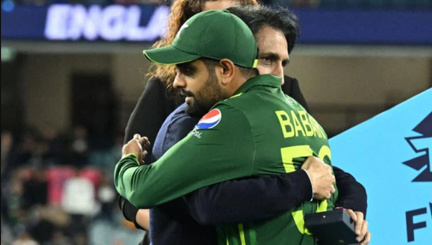 இவர் இருக்குற வர பிரச்சனை தான்… தயவு செஞ்சு இப்பவே கழட்டி விட்றுங்க; பாகிஸ்தான் அணிக்கு முக்கியமான அட்வைஸ் கொடுத்த முன்னாள் வீரர் !!