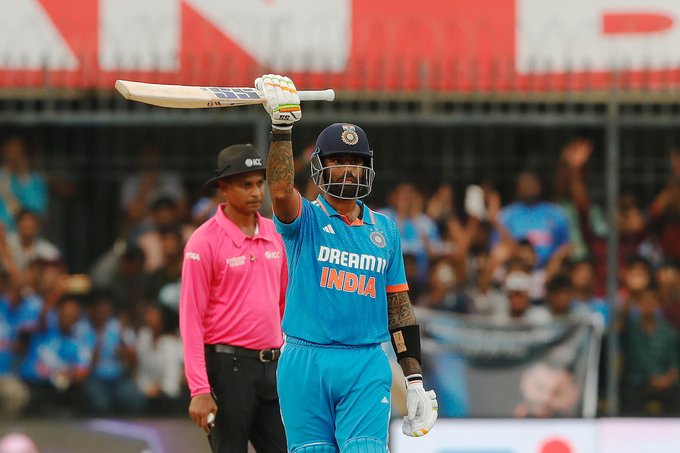 முடிஞ்சா அடிச்சுக்கங்க… ஆஸ்திரேலியாவை அலறவிட்ட சுப்மன் கில், சூர்யகுமார் யாதவ், ஸ்ரேயஸ் ஐயர்; 399 ரன்கள் குவித்தது இந்திய அணி !!