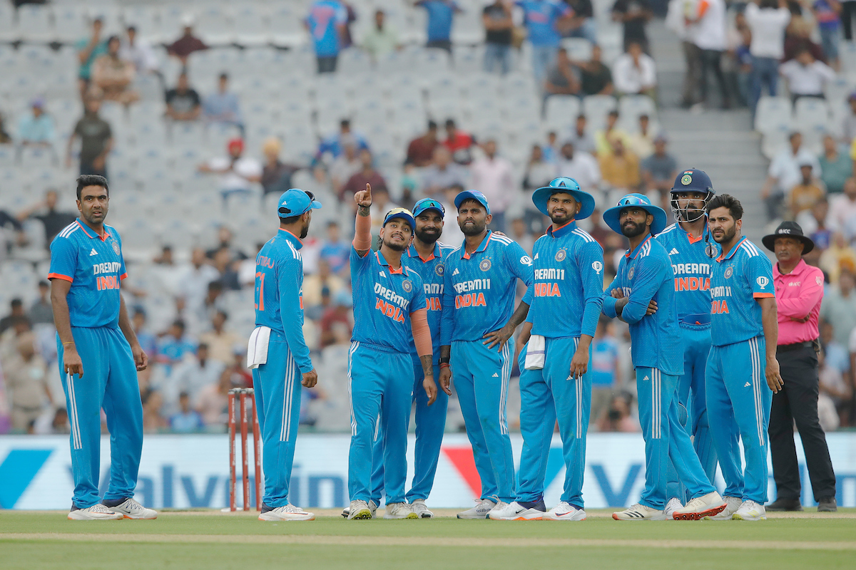 ஐந்து விக்கெட்டுகளை அசால்டாக கைப்பற்றிய முகமது ஷமி... வியந்து பாராட்டும் கிரிக்கெட் உலகம் !! 2