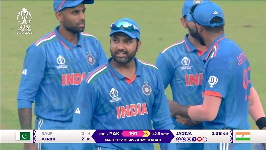 எங்க கோட்டைக்குள்ள எங்க விசிலு தான்டா பறக்கும்... பாகிஸ்தானை தவிடுபொடியாகிய இந்திய அணி! - 192 ரன்கள் இலக்கு! 5