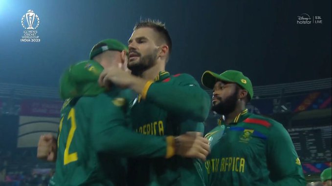 பந்துவீச்சிலும் இங்கிலாந்து அணியை துவம்சம் செய்த தென் ஆப்ரிக்கா வீரர்கள்; படுதோல்வியடைந்தது இங்கிலாந்து அணி !!