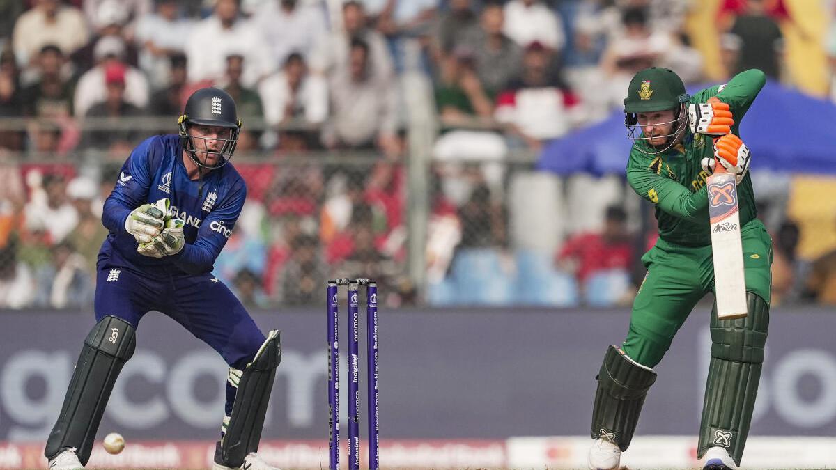 மரண அடி… பொளந்து கட்டிய ஹென்ரிச் கிளாசன்… இங்கிலாந்து அணியை வதம் செய்து 399 ரன்கள் குவித்தது தென் ஆப்ரிக்கா !!