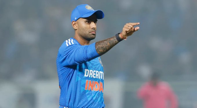 அதிரடி நாயகன் மேக்ஸ்வெல் ரீ எண்ட்ரீ… இந்திய அணிக்கு எதிராக முதலில் பந்துவீச்சை தேர்வு செய்தது ஆஸ்திரேலியா !!