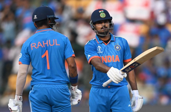 சின்னசாமி மைதானத்தில்  சிக்ஸர் மழை பொழிந்த கே.எல் ராகுல், ஸ்ரேயஸ் ஐயர்… நெதர்லாந்து அணிக்கு எதிராக 410 ரன்கள் குவித்தது இந்திய அணி !!