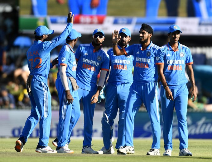 சஞ்சு சாம்சனுக்கு இடம் கொடுத்தது எல்லாம் ஓகே தான்... ஆனா இந்த பையன் இல்லாம என்னடா செய்ய போறீங்க..? இந்திய அணியை விமர்சித்த முன்னாள் வீரர் !! 3