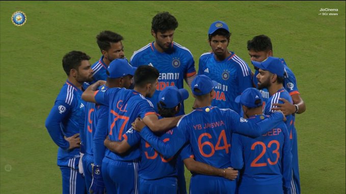 பெங்களூர் ரசிகர்களுக்கு செம்ம ட்ரீட்… டிராவில் முடிந்த சூப்பர் ஓவர்; வெற்றி யாருக்கு !!