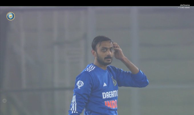 பந்துவீச்சில் அசத்திய அக்‌ஷர் பட்டேல்… அதிரடியாக விளையாடிய முகமது நபி; 158 ரன்கள் குவித்தது ஆஃப்கானிஸ்தான் !!