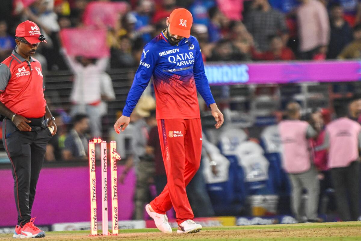 தினேஷ் கார்த்திக் அடுத்த வருசமும் விளையாடட்டும்... ஆனா இவர இனி பெங்களூர் டீம்ல பார்க்க முடியாது;மைக்கெல் வான் கணிப்பு !! 2